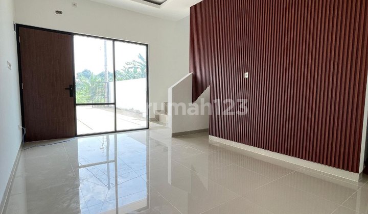 New House with 100m Land, Ready Stock, Access for 2 Cars and Strategic Location in Jatiasih