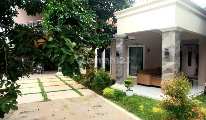 Rumah 2 Lantai Dengan Taman Super Luas, Kolam Renang 1