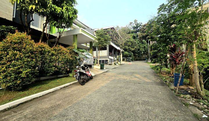 Rumah 2 Lantai Sangat Terawat, 1,5 M (nego) Di Sentul City 2