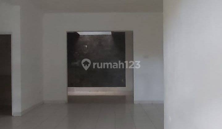 Rumah 2 Lantai Bagus Disewakan Siap Huni di Legenda Wisata 2