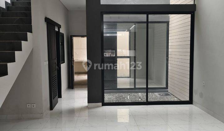 Rumah Bagus 2 Lantai di Villa Melati Mas 2