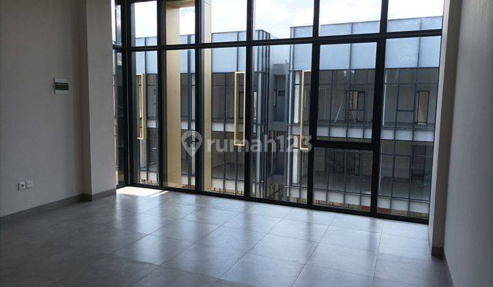 Disewakan Ruko 3lt BSD Baru Tabespot dpn Danau Vanya Park 4