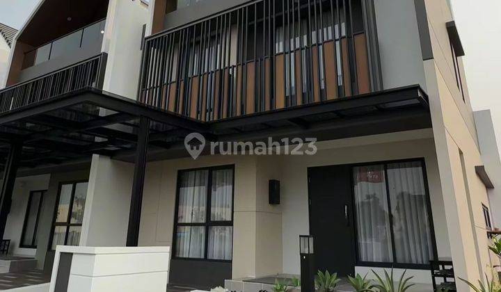 Cluster Strozzi Rumah Attic Room Dan Rooftop di Gading Serpong
 1