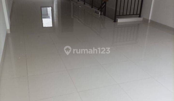 Dijual cpt ruko 2lt 2M-an bsd hadap jln West park dpn vanya lake 2