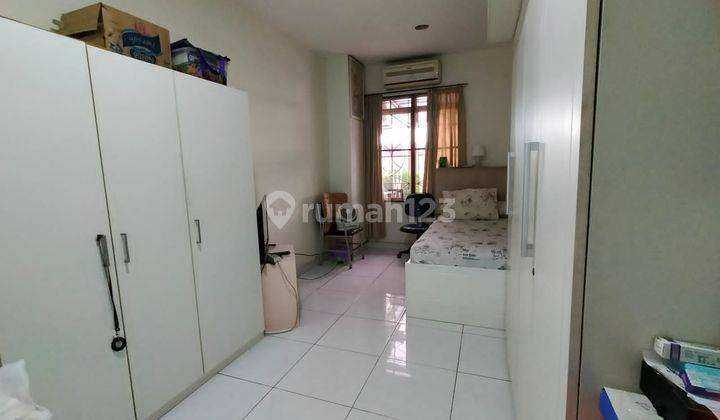 Rumah Semi Furnished di Taman Singosari, Tangerang 2