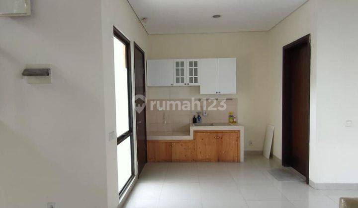 Disewakan Rumah 2 Lt 3+1kt Semi Furnish Cluster Di Bsd Greenwich 2