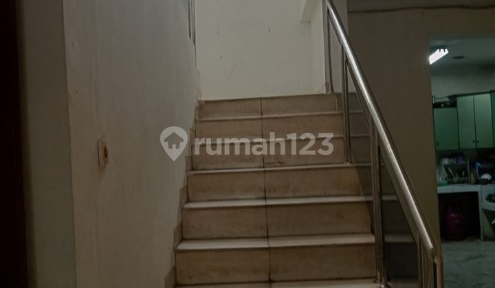 For sale old house in Muara Karang, land size 19x20, cheap.