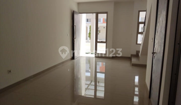 Rumah Pik 2 Disewa Ukuran 4.5X12.5 2 Lantai Di Cluster Bagus Harga Murah 2