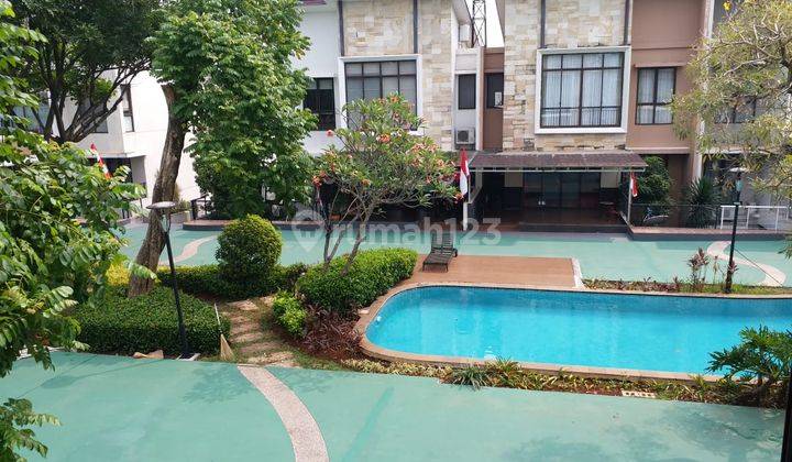 Primavera Bsd Depan Rumah Langsung Swimmingpool 1