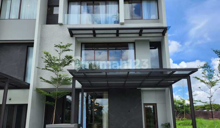 Ardea Sumareccon Serpong is good and luxurious, it has an elevator.