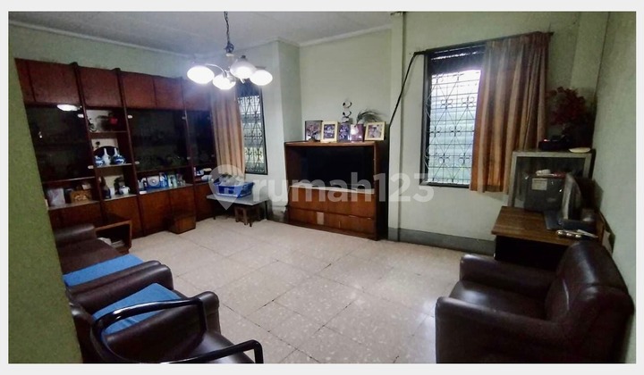 Residence on Main Road Suitable for Business Venture 1