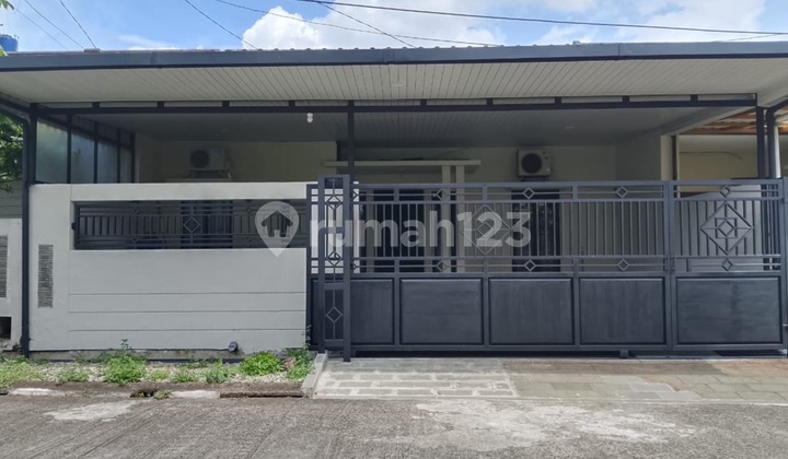 Rumah Nyaman, Siap Huni, Depan Rumah Taman Rumah Nyaman, Siap Huni, Depan Rumah Taman