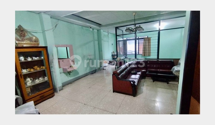 Residence on Main Road Suitable for Business Venture 2