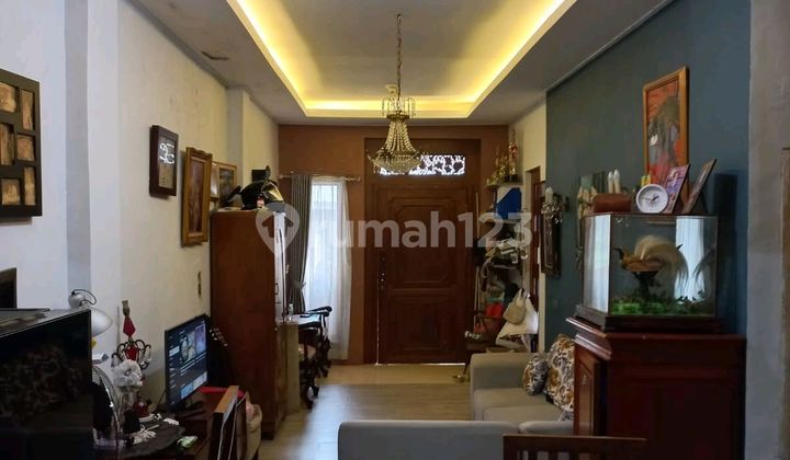 Strategic House For Sale In Front Of Transmart Graha Raya 2