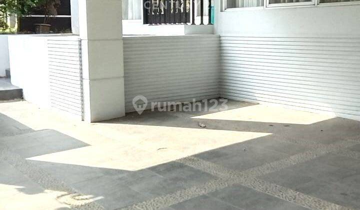 Rumah 2 Lantai Semi Furnished Klasik Modern Ada Swimming 7593 2