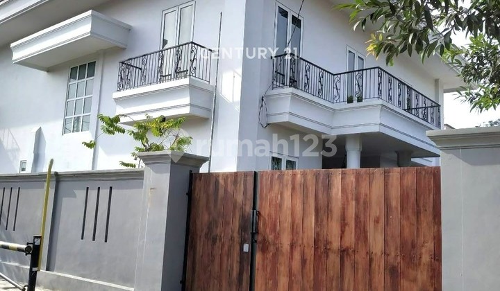 For Sale Spacious Tidy Ready-to-Occupy House in Serpong 9660
