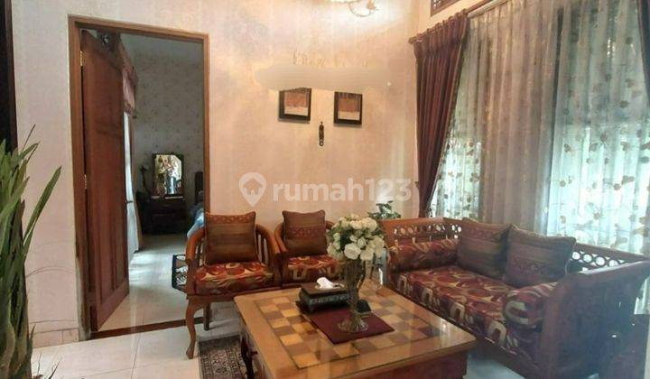 ruang tamu rumah rapi terawat cluster bintaro