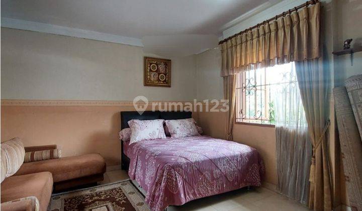 kamar tidur rumah rapi terawat cluster bintaro