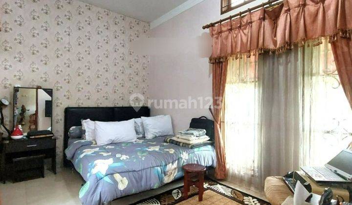 kamar tidur rumah rapi terawat cluster bintaro