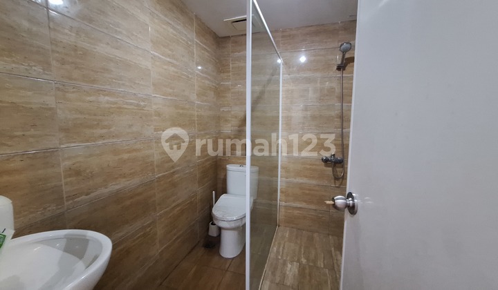kamar mandi apartemen the breeze bintaro 1