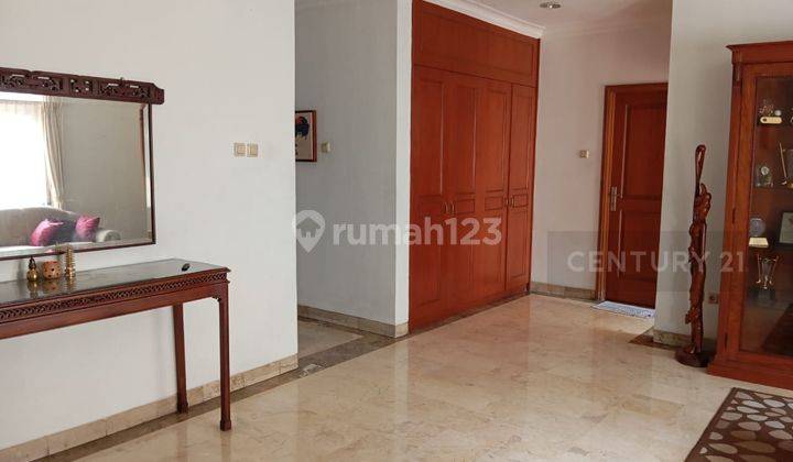 Rumah Di Daerah Kemang Dengan Fasilitas Kolam Renang  S7704 2