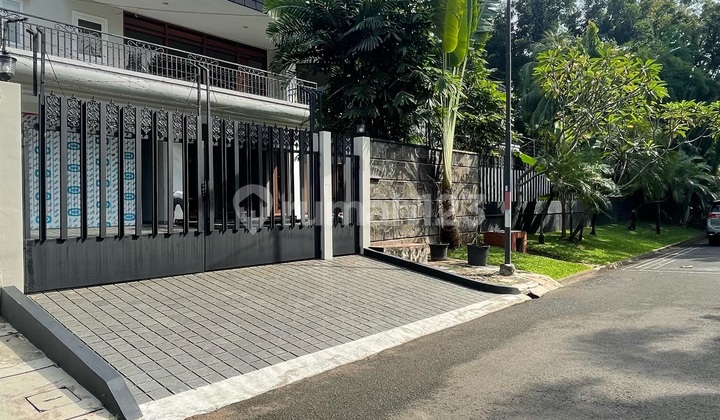 Newly Renovated Pondok Indah Rental House with Big Garden and Big Pool Newly Renovated Pondok Indah Rental House with Big Garden and Big Pool