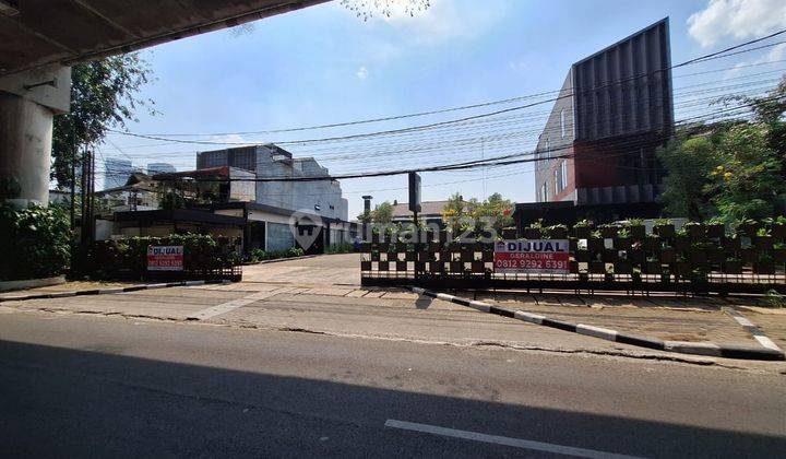 Commercial 3 lantai + Parkiran luas