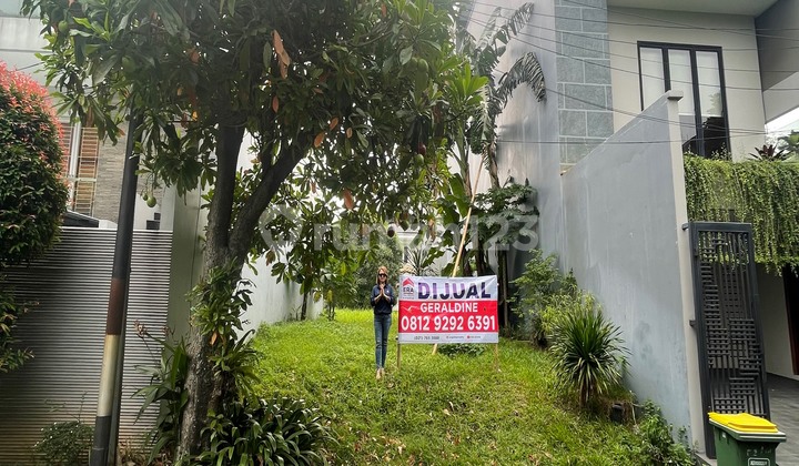 Ready-to-Build Plot Within a One-Gate System Complex Ready-to-Build Plot Within a One-Gate System Complex