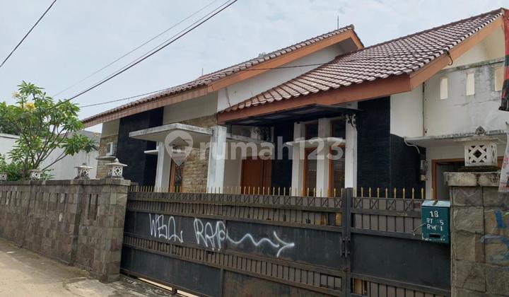 Rumah 1 Lantai Dengan Swimming Pool 1