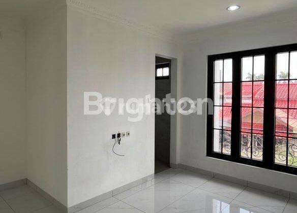 Rumah siap huni Duta Garden bangunan 2 lantai American Classic Jakarta Barat 2