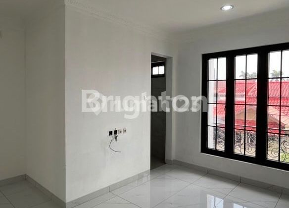 Rumah siap huni Duta Garden bangunan 2 lantai American Classic Jakarta Barat 2