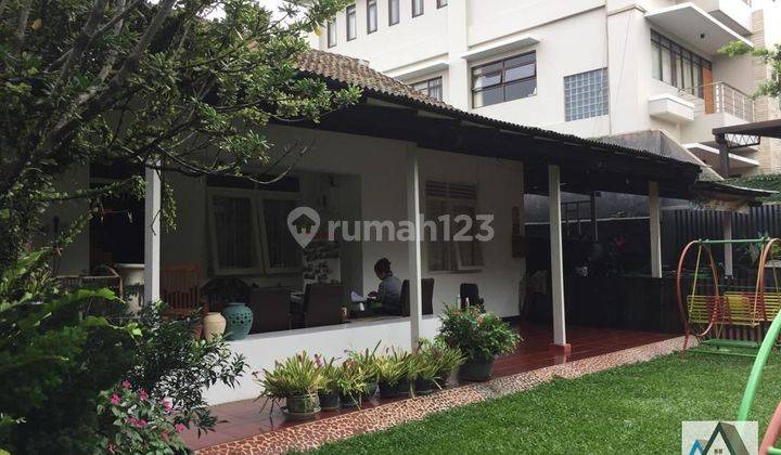 Di Jual Rumah Tua Terawat di Bukit Dago Selatan Siap Huni Halaman Luas 2