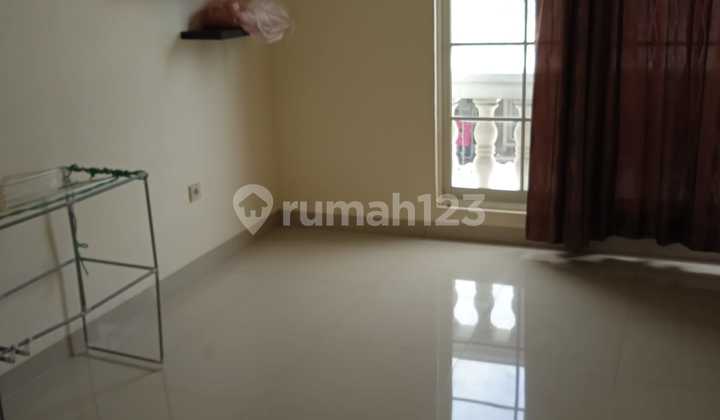 P Yl Disewakan Rumah 4X15 di Green Lake City Min. 2 Thn Ready Mar 2