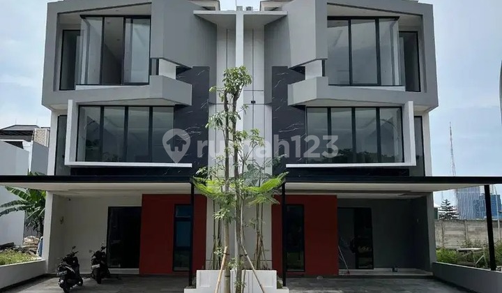 P Js Disewa Rumah 3 Lantai Siap Huni di Permata Regency Srengseng