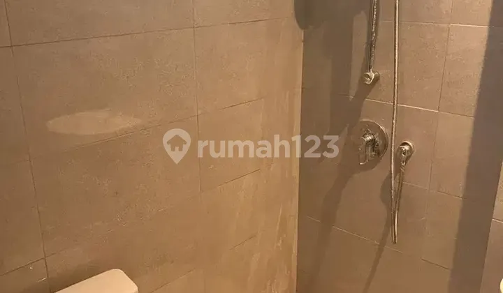 For Sale Cheap Fast 2 BR Unfurnished Condo House Green Royal Semanan