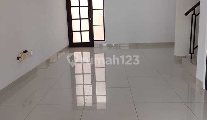 P For Rent House 6X15 East Asia Green Lake City Min. 2 Years