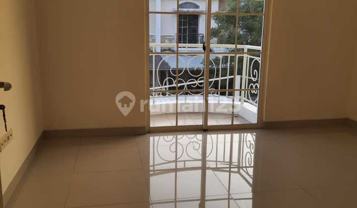 For Rent House 6X15 Corner in West Europe Green Lake City For Rent House 6X15 Corner in West Europe Green Lake City