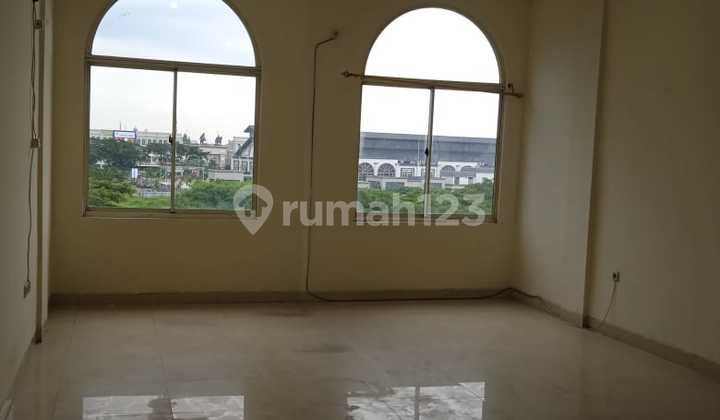 P Js For Rent, Crown Shop House Facing Road, Green Lake City, Min. 2 Years P Js For Rent, Crown Shop House Facing Road, Green Lake City, Min. 2 Years