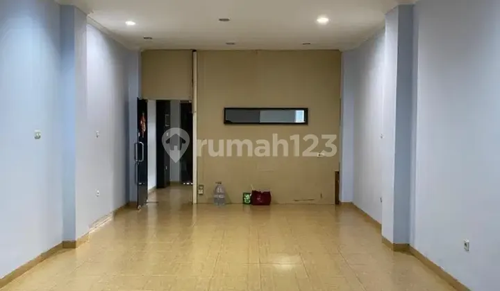 For Rent: 2.5-Story Shop House in Mutiara Taman Palem, Minimum 2 Years. For Rent: 2.5-Story Shop House in Mutiara Taman Palem, Minimum 2 Years.