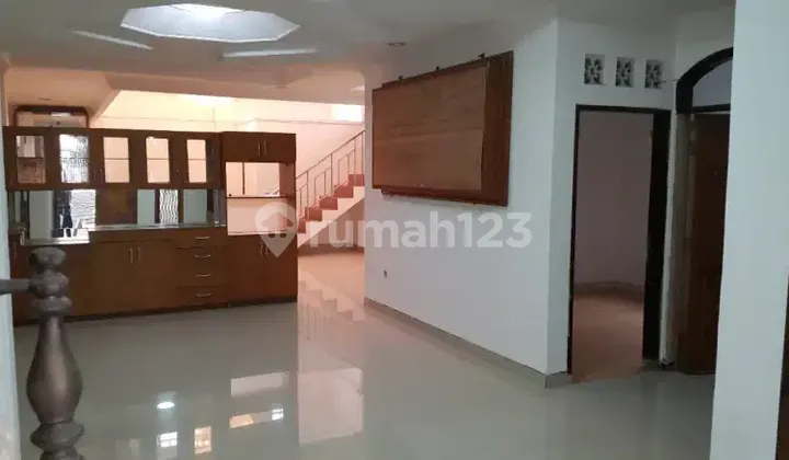 Disewakan Rumah Bagus di Komp. Dpr 2 Meruya Min. 2 Thn Ready Apr 2