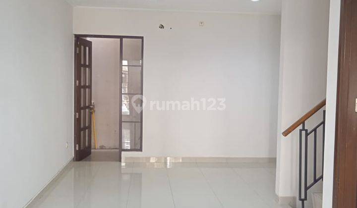 Dijual Rumah 4+1 Kamar Cluster East Asia di Green Lake City 1