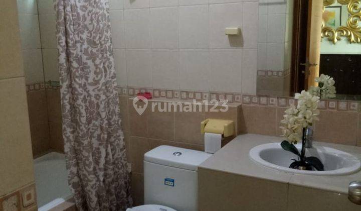 Disewakan Apartemen 3br Hamptons Park Jl. Terogong Raya Jaksel 8