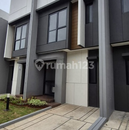 Disewakan rumah di Summarecon Crown Gading Bekasi Harga MURAH