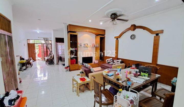 Rumah Dekat Mesjid, Pasar Modern, Halte Bus, Sekolah, Pintu Tol 7
