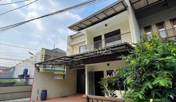 Dijual Rumah Town House Eksklusif 2 Lantai Digedong 2