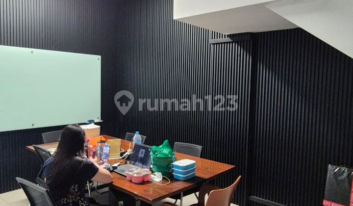 Shop House Facing Main Road in Gading Serpong Center 3 Floors Selling at a Loss 2