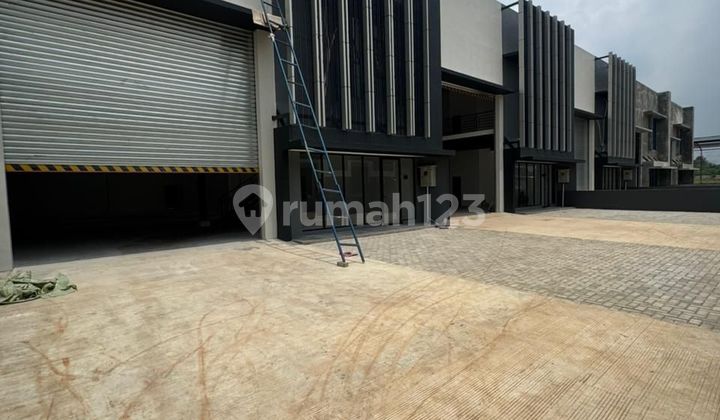 Ready-to-Use Warehouse 5 Minutes from Toll Exit with 40-Foot Container Access