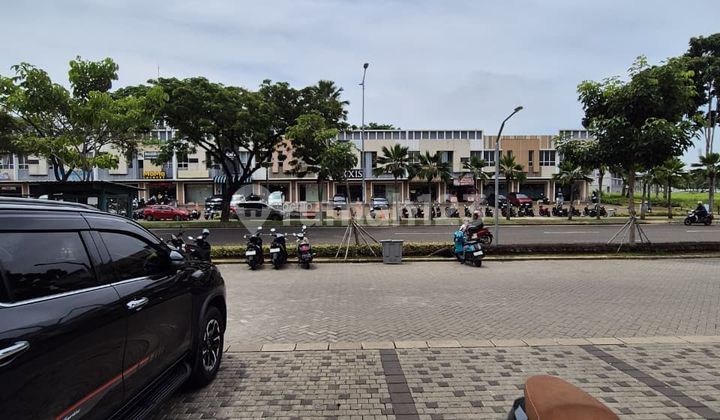 Shop House Facing Main Road in Gading Serpong Center 3 Floors Selling at a Loss