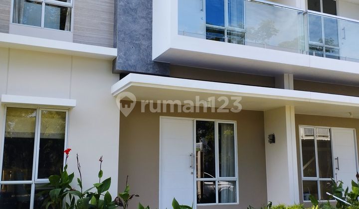 Rumah mewah hanya 2 menit dari mall 