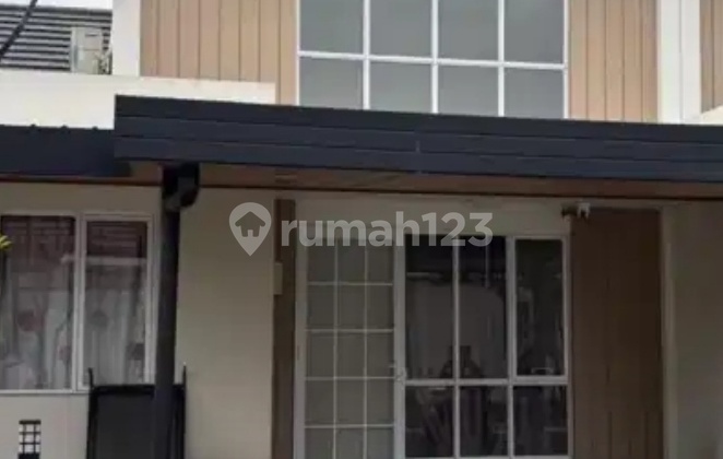 Rumah Sebelah Taman Paramount Petals